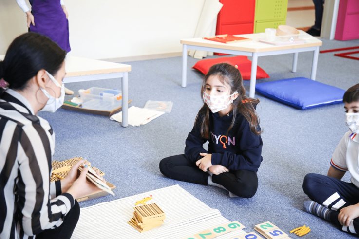 Montessori sınıfında bireysel çalışma